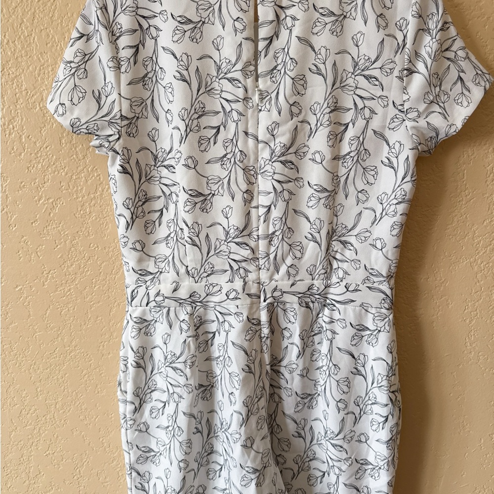 Banana Republic Women’s White and Black Floral Print Romper Size 4 - Picture 6 of 8